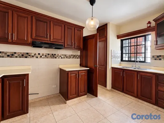 apartamentos - vendo renacimiento piso 4 con terraza tres habitaciones dos baños dos parqueos  3