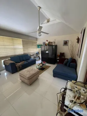 casas - Casa de 3 niveles en venta en Evaristo Morales 7