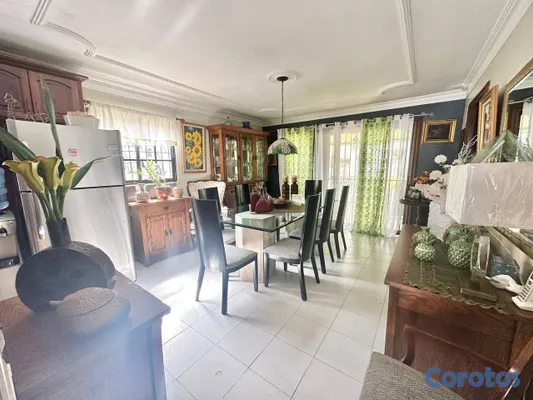 casas - Casa de Dos Niveles en Residencial Las Colinas de  9