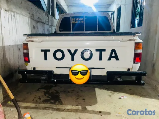 jeepetas y camionetas - vendo camioneta Toyota hilux  pecio $395 negociable  8