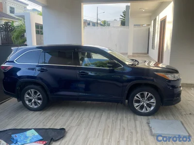 Se vende Toyota Highlander 2016