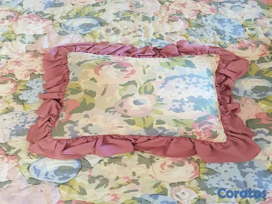 decoración y accesorios - Cubrecama estampado en rosas colores pastel. Tamaño Queen. 2