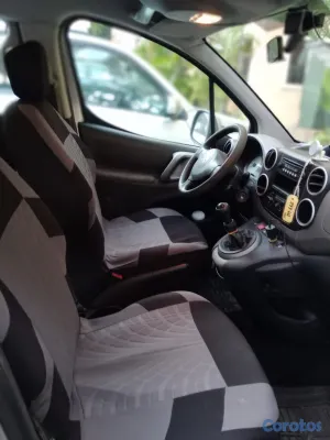 jeepetas y camionetas - Vendo Citröen Berlingo 2016 p/pasajeros en muy buen estado 4