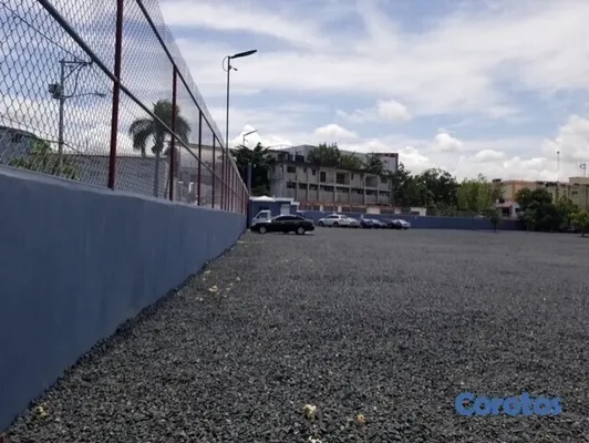 oficinas y locales comerciales - Se vende Parqueo Comercial detrás parada Metro Mamá Tingó 5
