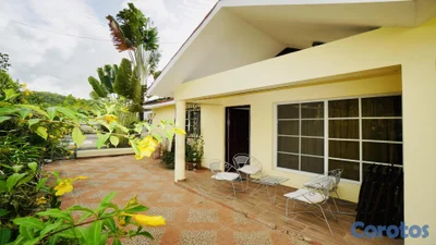 Casa de Ensueño con 2 Piscinas y Seguridad en Ubicación TOP 🌴