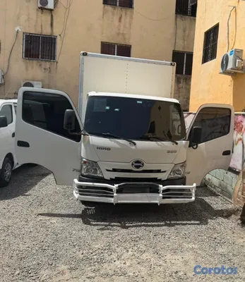 camiones y vehiculos pesados - Hino 300 Furgon 2020 6