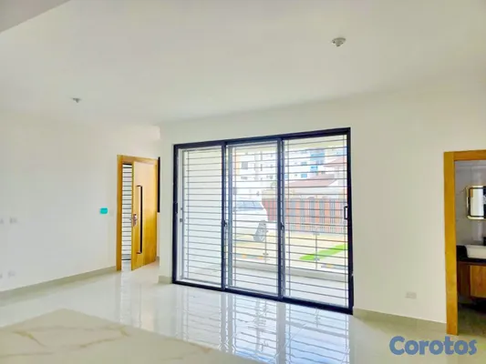 apartamentos - APARTAMENTO RENTA CON PATIO PROXIMO AL HOMS STGO. 2