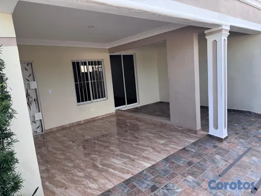 casas - 🏡 ¡Vive en Villas Claudia! Casa con Patio, Jardín y Preparada para 2do Nivel 3