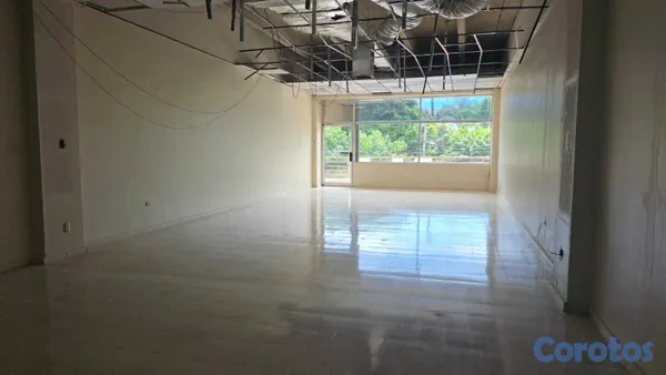 oficinas y locales comerciales - Alquilo Local en ubicación estratégica en La Rómulo Excelente Punto Comercial 3