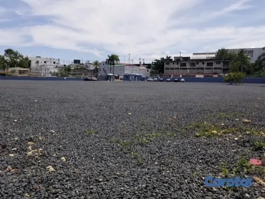 oficinas y locales comerciales - Se vende Parqueo Comercial detrás parada Metro Mamá Tingó 10