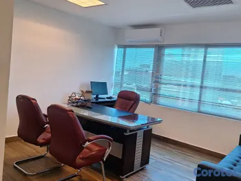 oficinas y locales comerciales - Elegante y espaciosa oficina en La Esperilla. Cercana a principales avenida