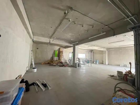 oficinas y locales comerciales - Mirasor Sur / Local Comercial - a   a 30 dólares metro donde está juan valdez  5