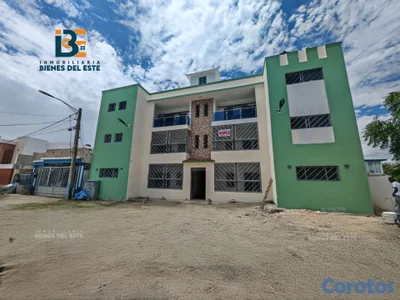 Se Alquila Apartamento GRANDE y Espacioso de Tres 