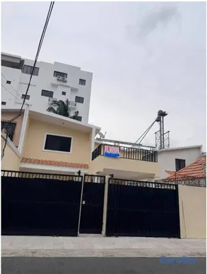casas - Casa de 2 niveles en venta en Villa Aura 2
