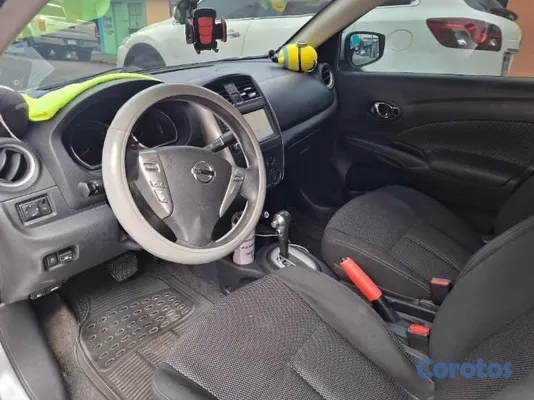 carros - Nissan Versa 2019 Americano en Venta 9