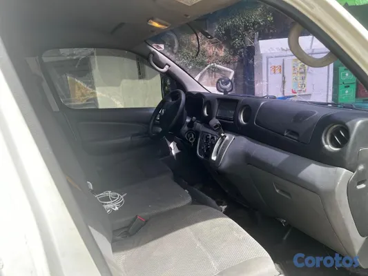 camiones y vehiculos pesados - Nissan  2014 3