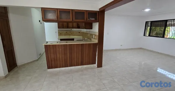 apartamentos - ALQUILÓ 4to piso no ascensor ennla esmeralda próximo al bravo  2