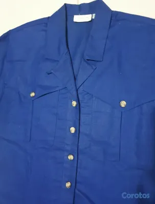 ropa para mujer - Preciosa blusa camisera azul royal, un arte en bolsillos y su corte. 3