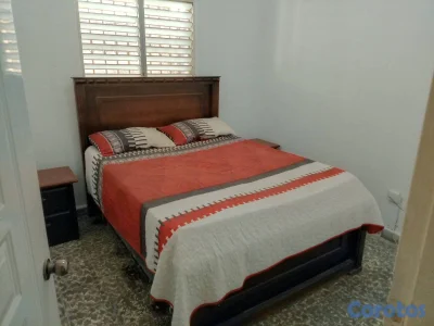 SE ALQUILA HABITACIÓN AMPLIA Y CONFORTABLE 1 perso