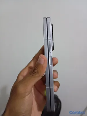 celulares y tabletas - Samsung Z Fold 6 DESBLOQUEADO 256GB GRIS CON FORRO PEQUEÑO DETALLE EN PANTALLA 8