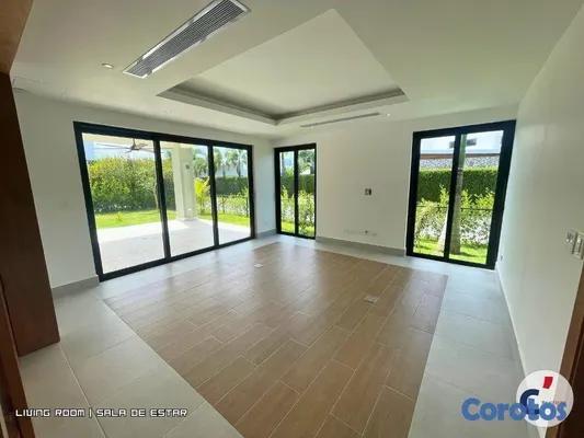 casas - Villa de 4 habitaciones con piscina climatizada en 11
