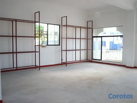 oficinas y locales comerciales - SE VENDE Primer Nivel LOCAL COMERCIAL Veron Frente 4