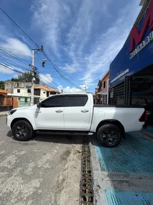 jeepetas y camionetas - Toyota Hilux SRV 2025 5