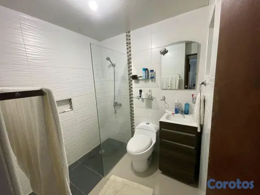 apartamentos - 2do nivel con terraza y parqueos techados en jardines del sur 8