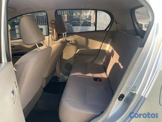 carros - Daihatsu Mira 2016 8