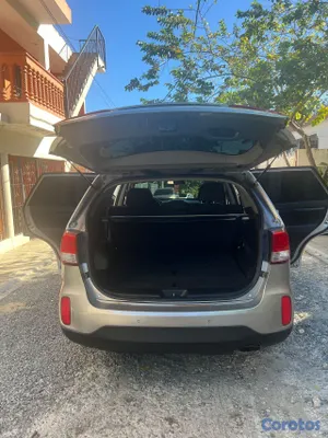 jeepetas y camionetas - KIA Sorento 2014 en excelente condiciones un poco negociable. 4