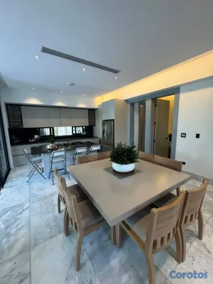 casas - VENDO VIVIENDA CON PISCINIA. RESIDENCIAL CERRADO.  2