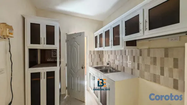casas - Se Alquila  Casa de Tres habitaciones en Residenci 5
