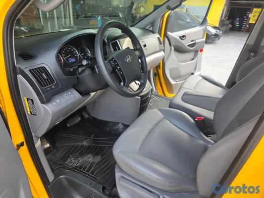 jeepetas y camionetas - HYUNDAI GRAND STAREX 2021 RECIEN IMPORTADA ESTA EN 10