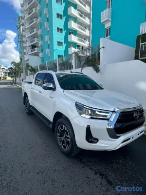 jeepetas y camionetas - Toyota hilux srv 2023 4
