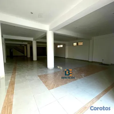 oficinas y locales comerciales - DE VENTA Amplio LOCAL COMERCIAL de Dos Niveles 📍EN 4
