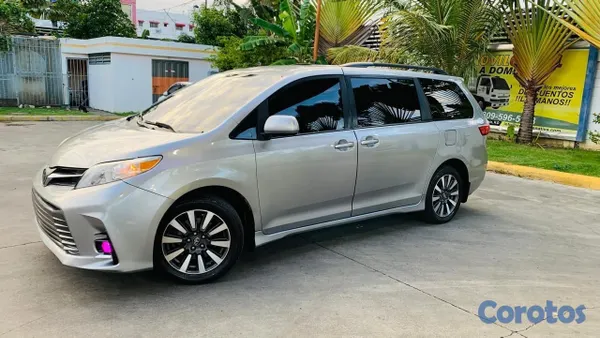 jeepetas y camionetas - Toyota sienna 2017 6