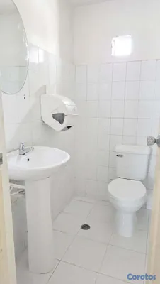 oficinas y locales comerciales - Oportunidad Alquilo local en excelente Punto Comercial Av. Rómulo, 125mts 4