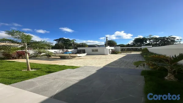 casas vacacionales y villas - Moderna y Elegante Villa en Playa Bonita, Las Terrenas 2