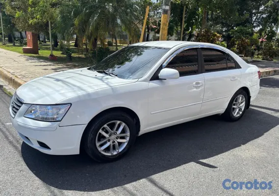 carros - Vendo hyundai sonata 2012 en excelente condiciones 2