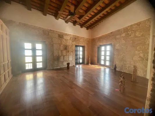 casas - casa histórica en la Zona Colonial para uso residencial o comercial  6