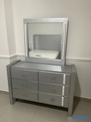 muebles y colchones - Gavetero con espejo nuevo  2