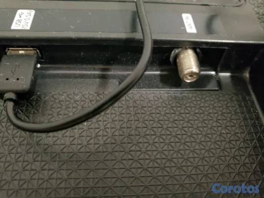 tv - 50 pulgadas Samsung   Funciona bien.  Modelo UN50J5300AFXZP  incluye remoto 7