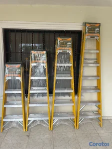 escalera tipo tijeras en fibra de vidrio 