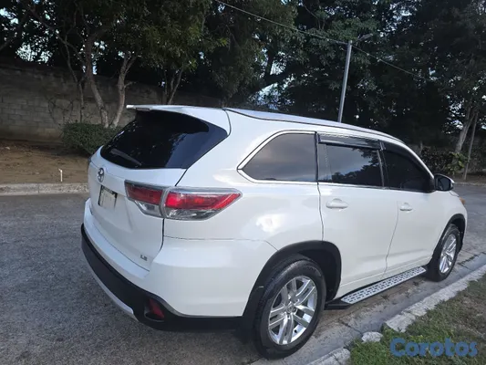 jeepetas y camionetas - Toyota Highlander 2015 – 3 Filas, 4 Cilindros, Económica 12