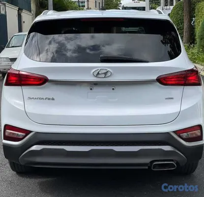 jeepetas y camionetas - Hyundai Santa Fe SE blanca año 2021 - muy buenas c 5