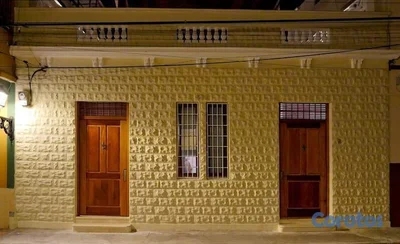 En Alquiler Amueblada Casa en la Zona Colonial con 2 Estudios