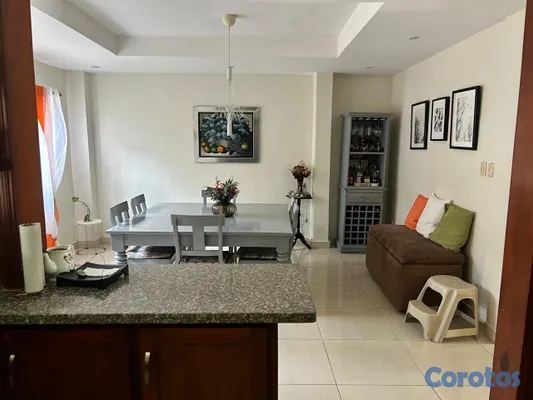 casas - vendo casa residencial Santo Domingo próximo a Isabela Aguilar tres habitaciones 8