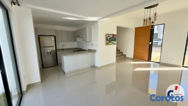 casas - Moderno Loft en Punta Cana con Dos Niveles y Patio 2