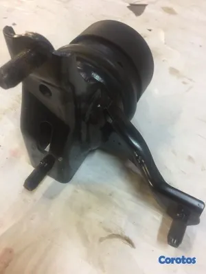 accesorios para vehiculos -  TOYOTA CAMRY SOPORTE DEL MOTOR  3