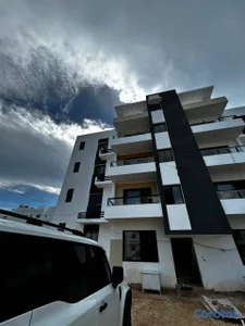 Apartamentos de 3 Habitaciones en Venta con Patio 